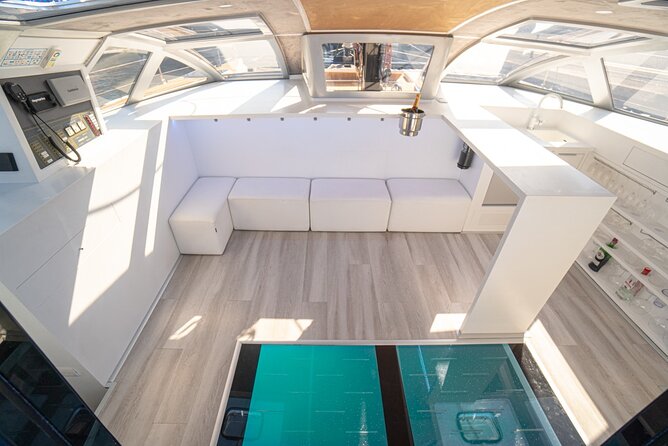 3 hrs. Whale Watching and Relaxing Chill Out Catamaran with glass floor - Glass floor views: the quiet superpower for photos