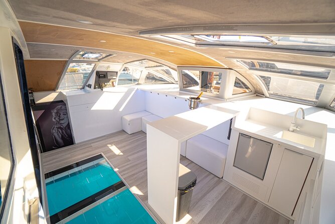 3 hrs. Whale Watching and Relaxing Chill Out Catamaran with glass floor - The hunt for whales and dolphins: live guidance plus filming time