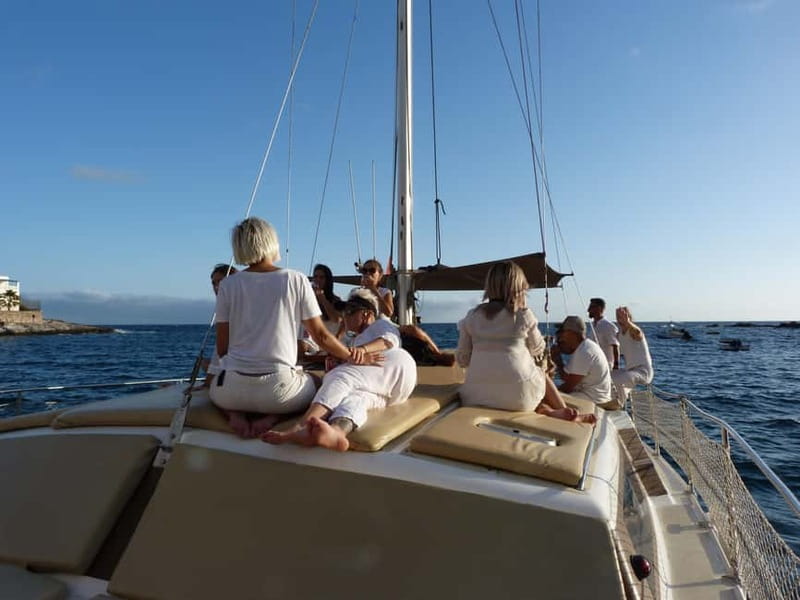 Costa Adeje: Private Catamaran Tour 22 Persons Max - Setting sail from Puerto Colón: the calm before the swim