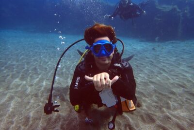 Discover beginner diving in Tenerife - Your 2.5-hour flow: from check-in to an 11-meter max session