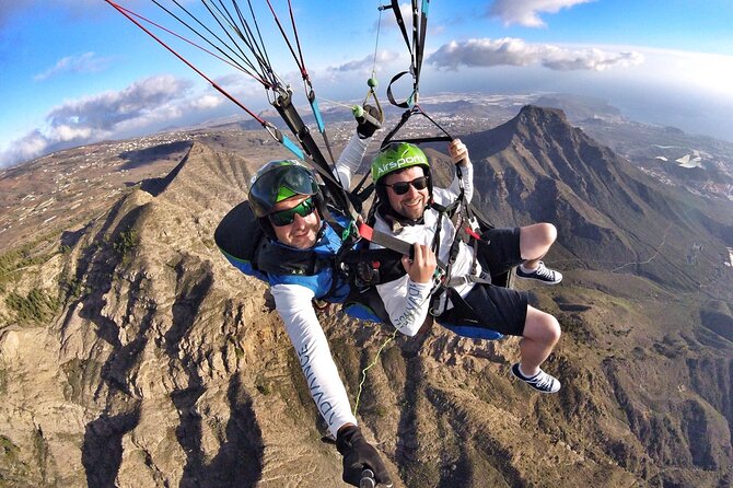 GOLD paragliding flight including videos/photos, t-shirt and a bottle of Cava - Key things to know before you fly Gold in Tenerife