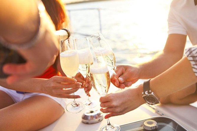 Prestigious cruiser private charter - Entering Puerto Colón: Meeting Point and First Minutes