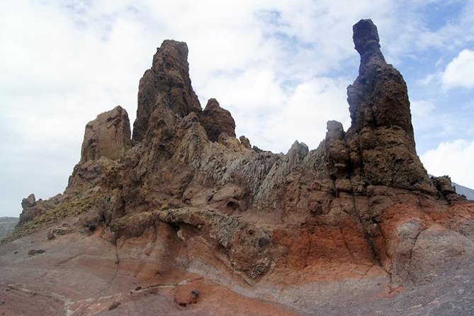 Private excursions for cruise-ship passengers - Walking Among Volcanic Ground, Without Overdoing It
