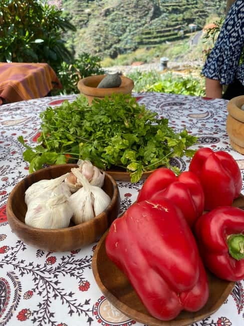 Rural Life Experience: Mojo Workshop and botanical Walk - Fields and ingredients: learning to plant and harvest for mojo