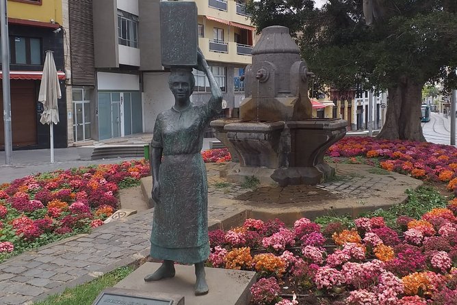 Santa Cruz de Tenerife Undefeated City - Plaza de España and the Cabildo area: civic power in an easy walking segment