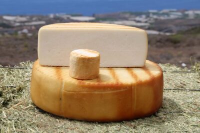 Tenerife - Farm Tour with Cheese Tasting - Meeting at Quesería Montesdeoca: your first look at farm life