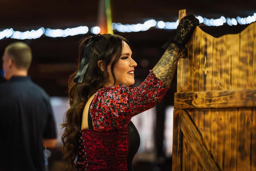 Tenerife : Musical show "the wild south" with dinner and transfer - Dinner with a story: how the evening actually flows