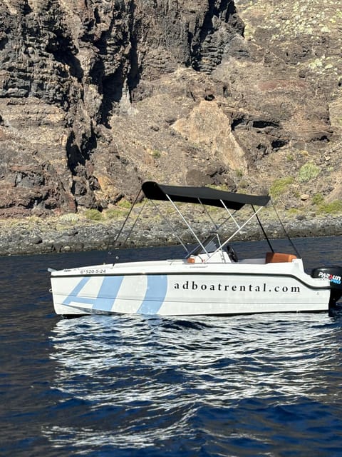 Tenerife: rent a boat without license - A no-license boat rental that still feels properly set up