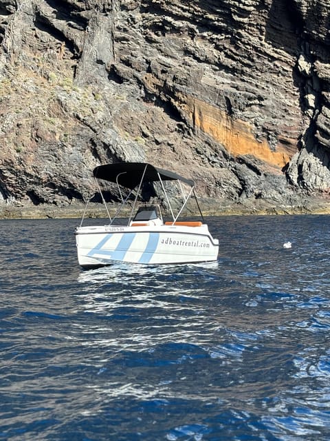 Tenerife: rent a boat without license - The 2-hour format: enough time for views, not enough time for boredom