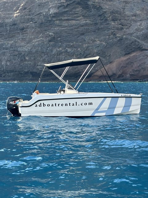Tenerife: rent a boat without license - Harbour 7: where you start, and what to look for on the boat