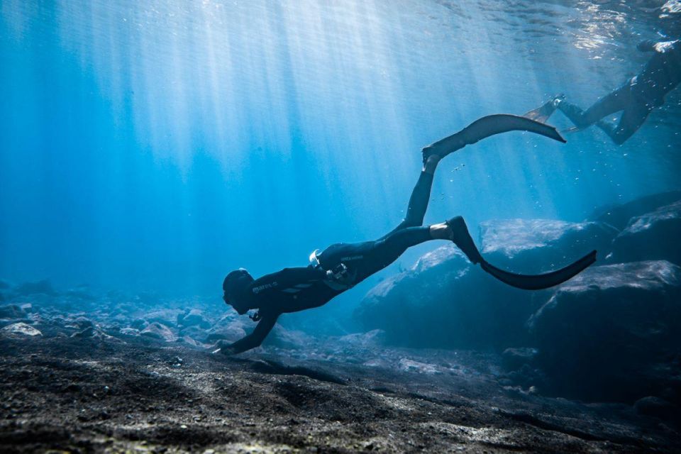 Tenerife : Snorkeling underwater with freediving Instructor - Safety briefing and ear equalisation: the comfort skill that keeps you in control